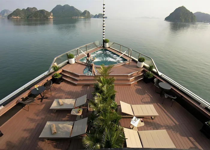 Calista Cruise - A Bay Spectacle Ha Long