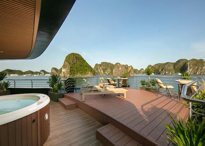 Calista Cruise - A Bay Spectacle  Ha Long
