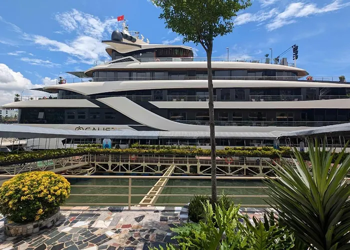 Calista Cruise - A Bay Spectacle 